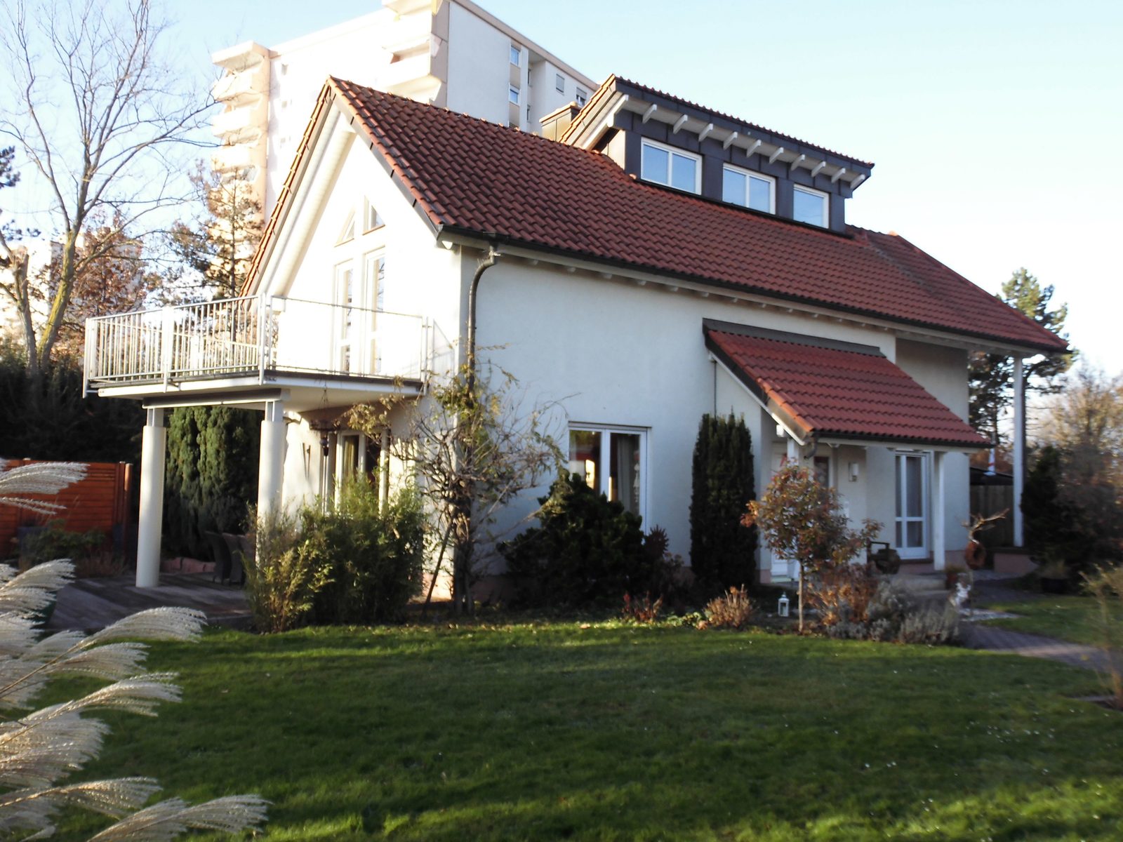 Einfamilienhaus mit Einliegerwohnung in Kelsterbach